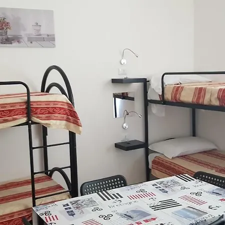 Daniele Pandosia Hostel